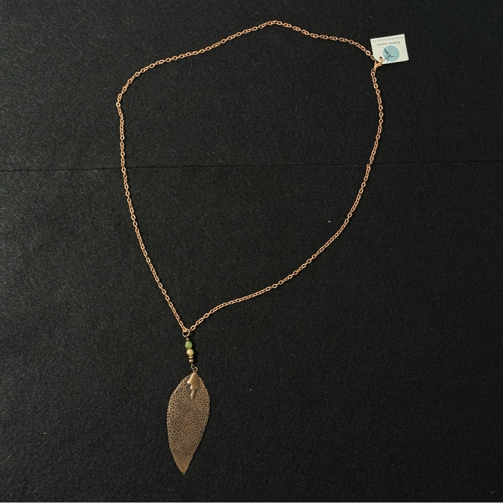 Elegant Gold Leaf Pendant Necklace